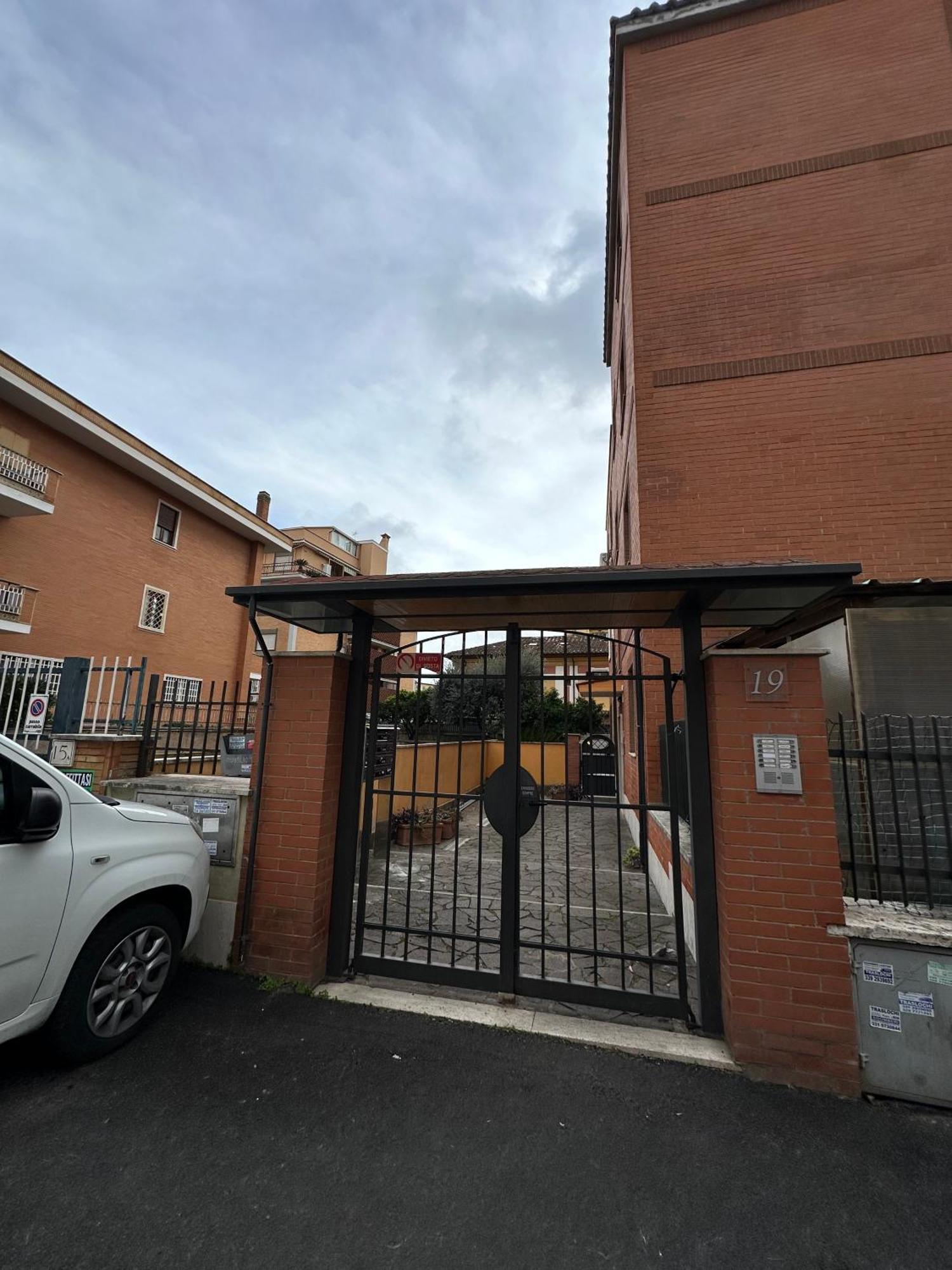 Il Nido Di Roma - Ospedale Gemelli & Garden Apartment Luaran gambar